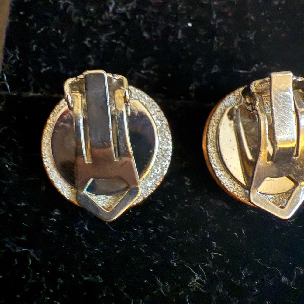 Chanel Gold CC Earrings - Picture 7 of 10